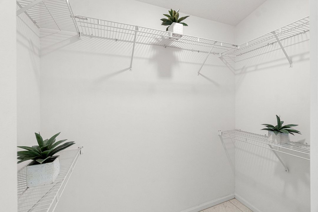 Active With Contract: $534,900 (3 beds, 2 baths, 1824 Square Feet)