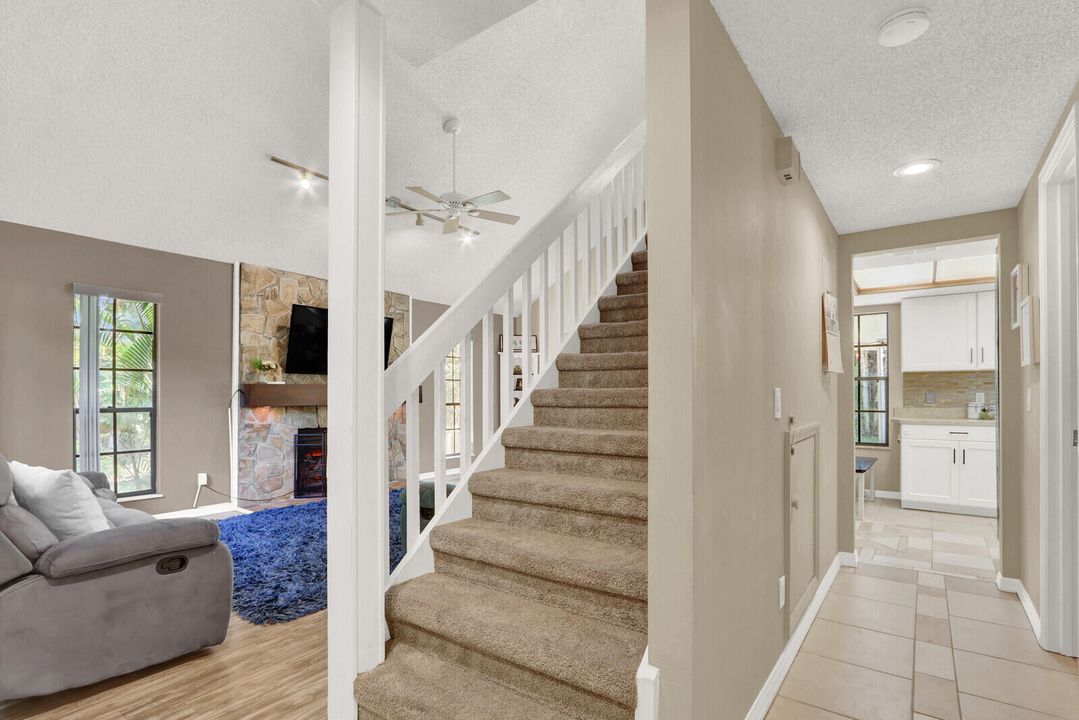 合同活跃: $315,000 (3 贝兹, 2 浴室, 1284 平方英尺)