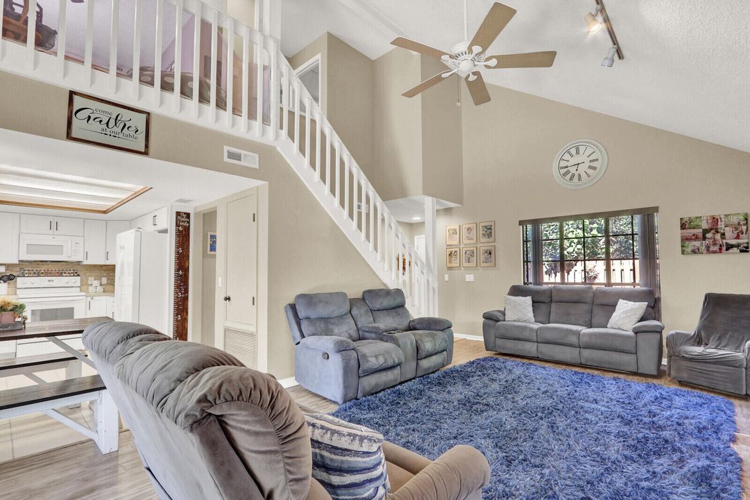 合同活跃: $315,000 (3 贝兹, 2 浴室, 1284 平方英尺)