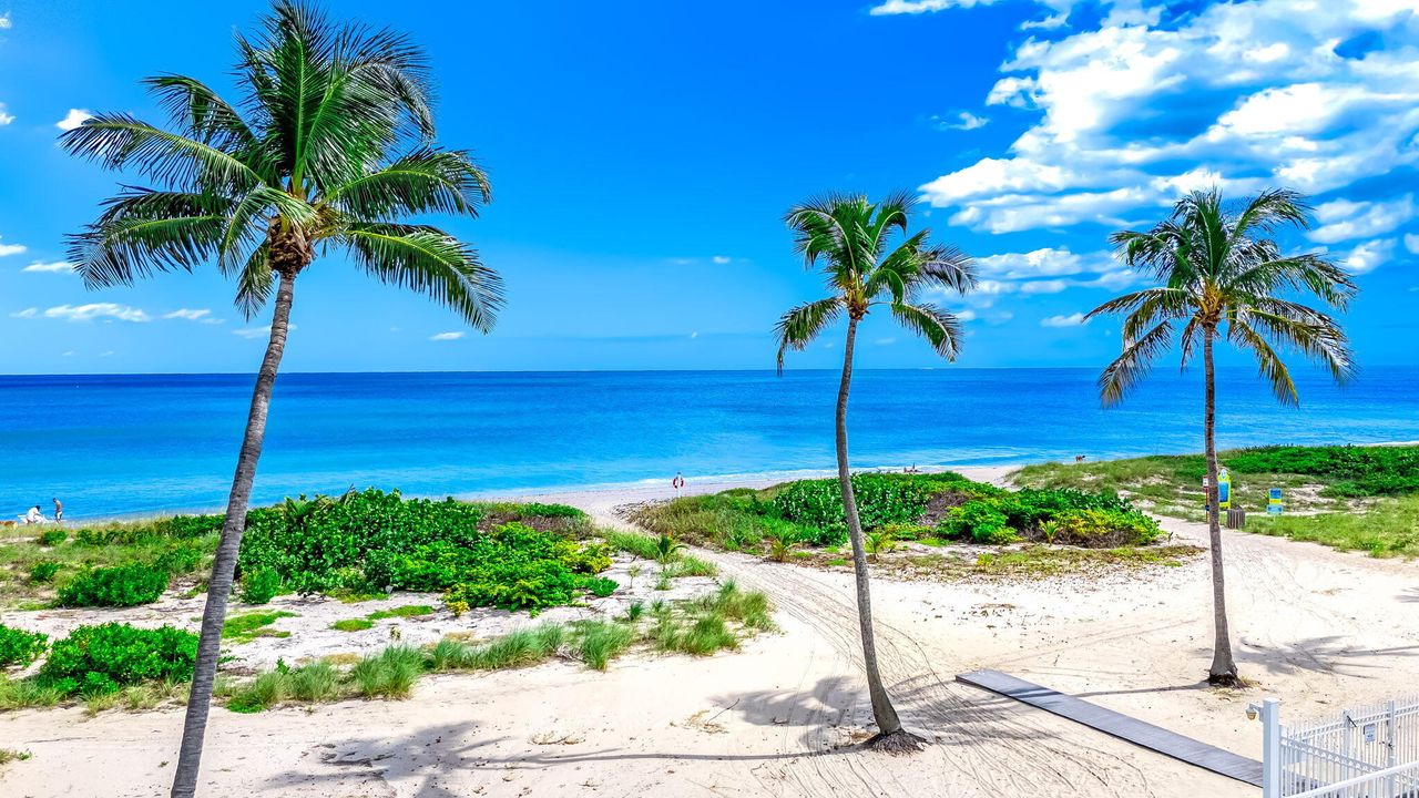 For Sale: $699,000 (2 beds, 2 baths, 1270 Square Feet)