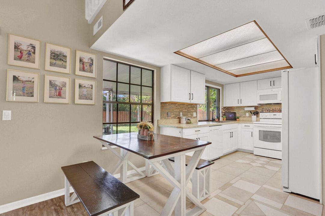 合同活跃: $315,000 (3 贝兹, 2 浴室, 1284 平方英尺)