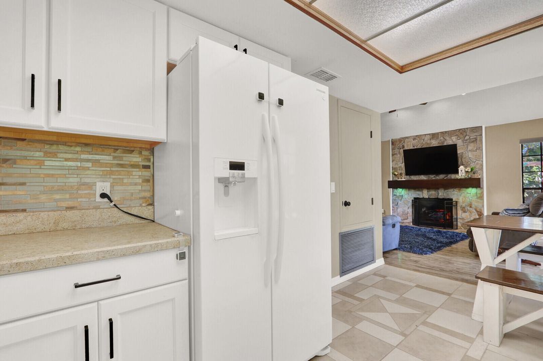 合同活跃: $315,000 (3 贝兹, 2 浴室, 1284 平方英尺)