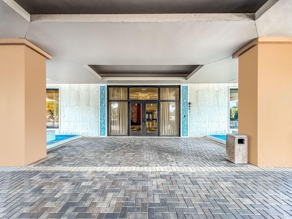 For Sale: $699,000 (2 beds, 2 baths, 1270 Square Feet)