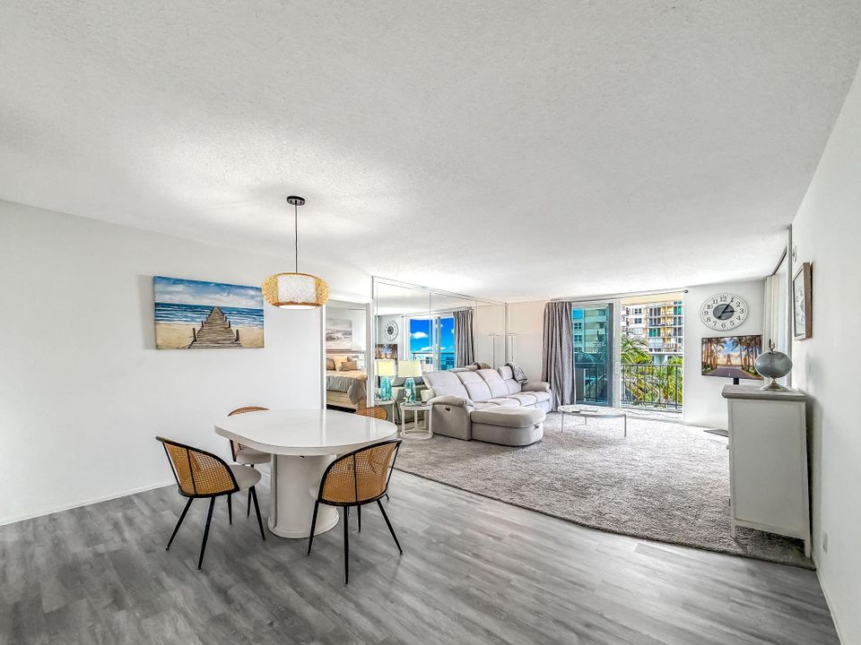 For Sale: $699,000 (2 beds, 2 baths, 1270 Square Feet)