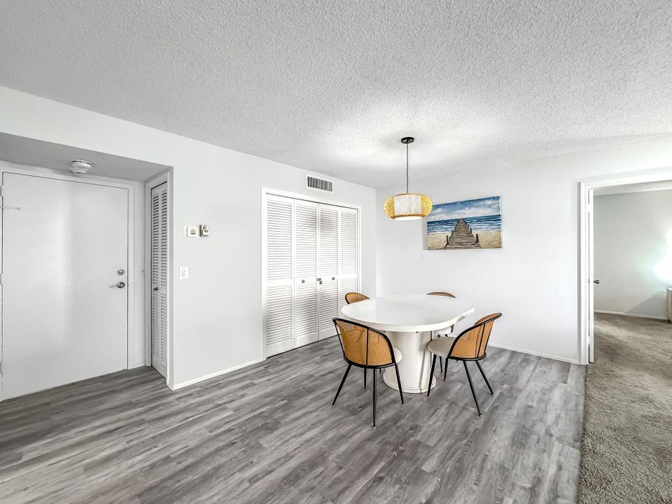 For Sale: $699,000 (2 beds, 2 baths, 1270 Square Feet)