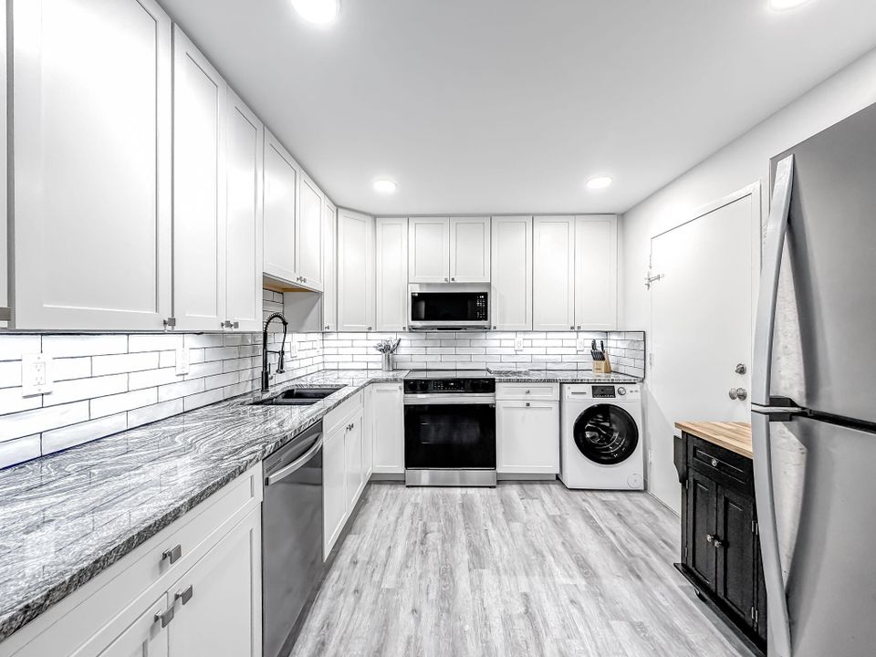 For Sale: $699,000 (2 beds, 2 baths, 1270 Square Feet)