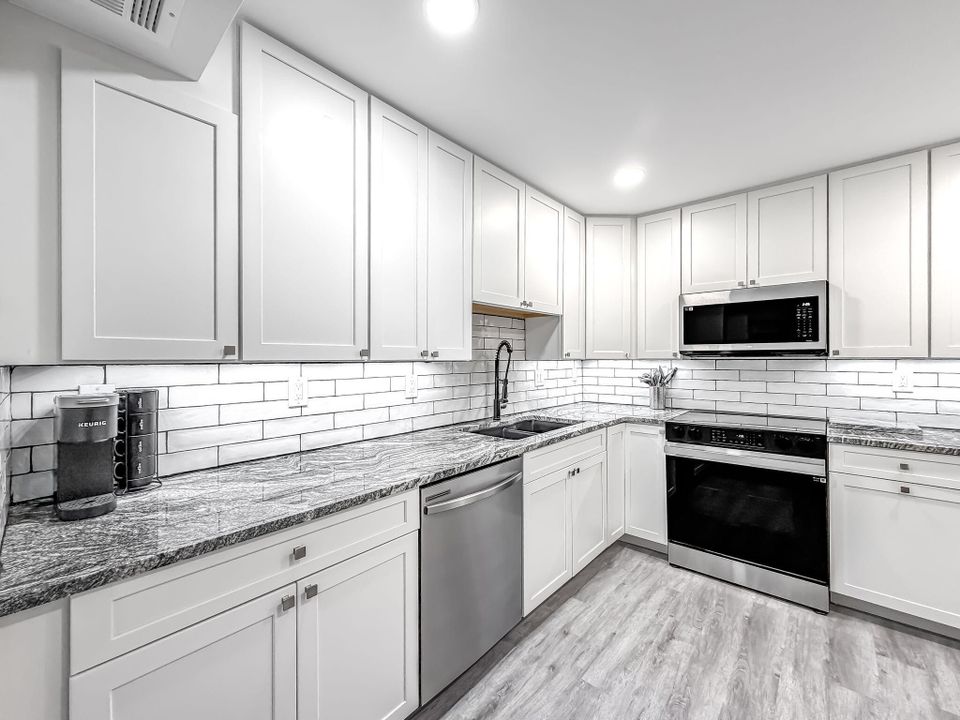 For Sale: $699,000 (2 beds, 2 baths, 1270 Square Feet)