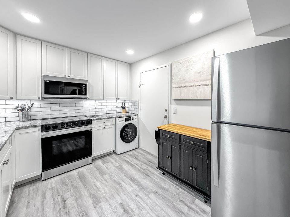 For Sale: $699,000 (2 beds, 2 baths, 1270 Square Feet)