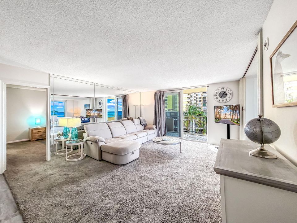 For Sale: $699,000 (2 beds, 2 baths, 1270 Square Feet)