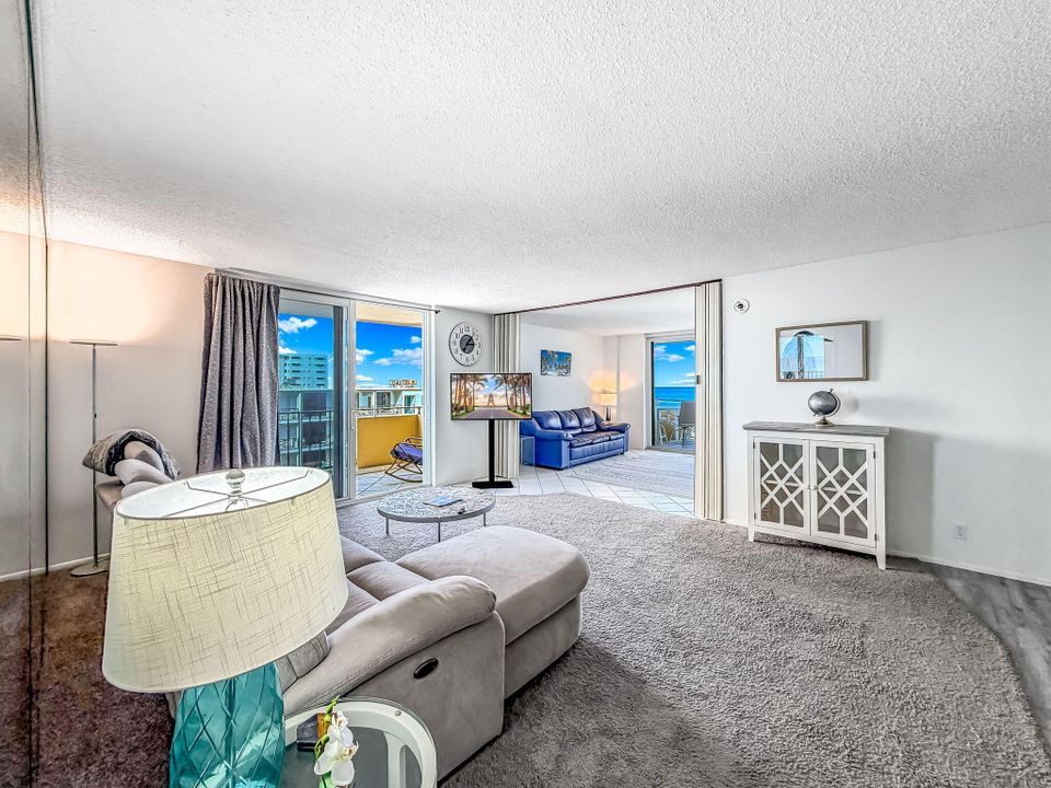 For Sale: $699,000 (2 beds, 2 baths, 1270 Square Feet)