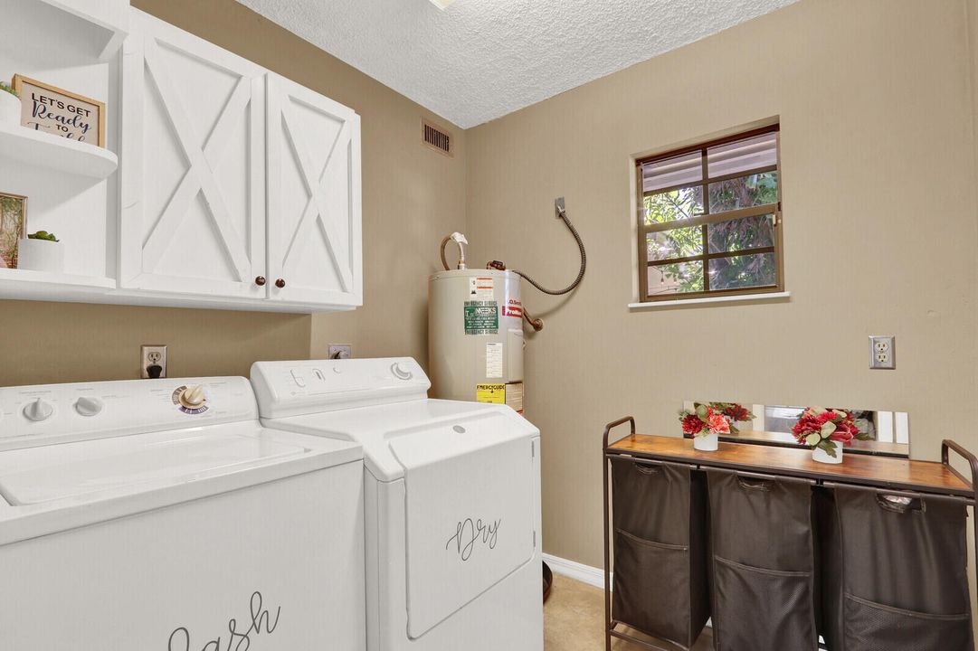 合同活跃: $315,000 (3 贝兹, 2 浴室, 1284 平方英尺)