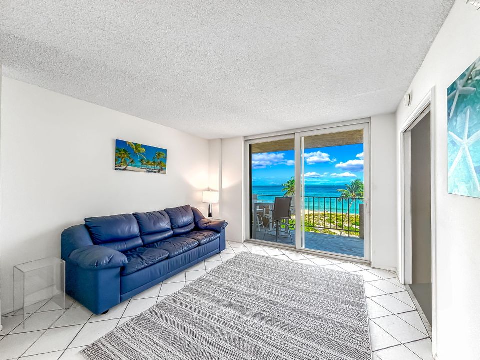 For Sale: $699,000 (2 beds, 2 baths, 1270 Square Feet)