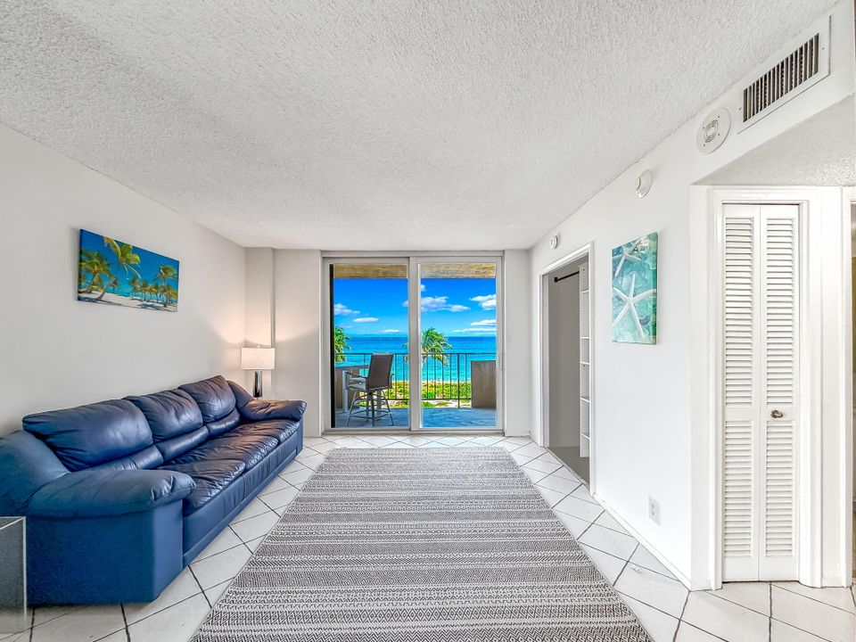 For Sale: $699,000 (2 beds, 2 baths, 1270 Square Feet)