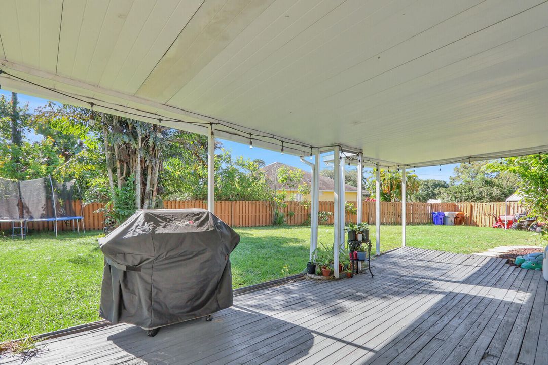 合同活跃: $315,000 (3 贝兹, 2 浴室, 1284 平方英尺)