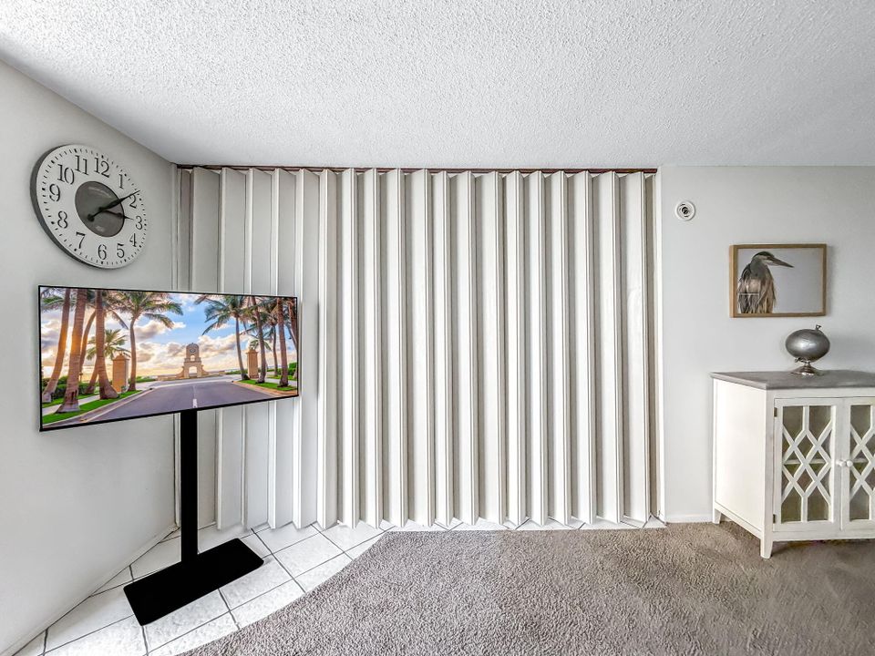 For Sale: $699,000 (2 beds, 2 baths, 1270 Square Feet)