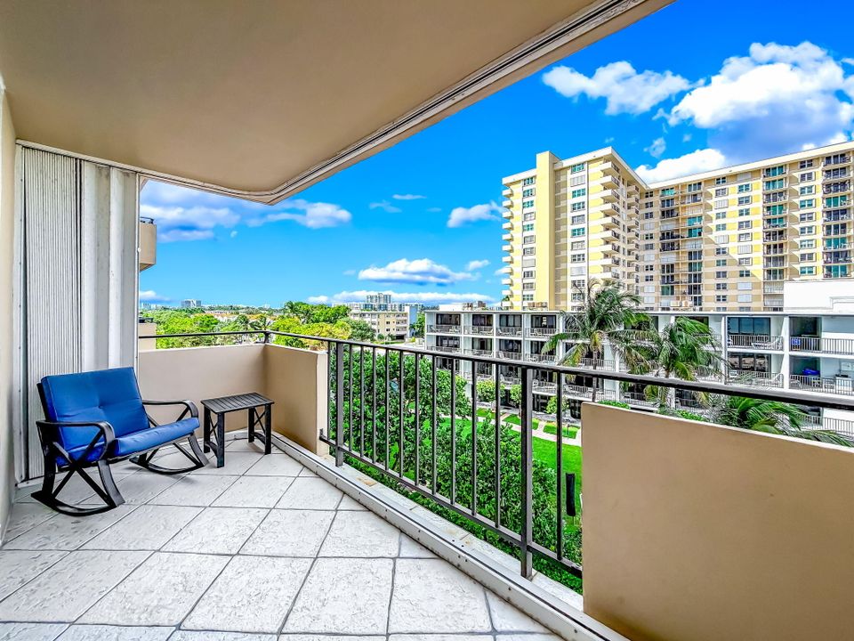 For Sale: $699,000 (2 beds, 2 baths, 1270 Square Feet)