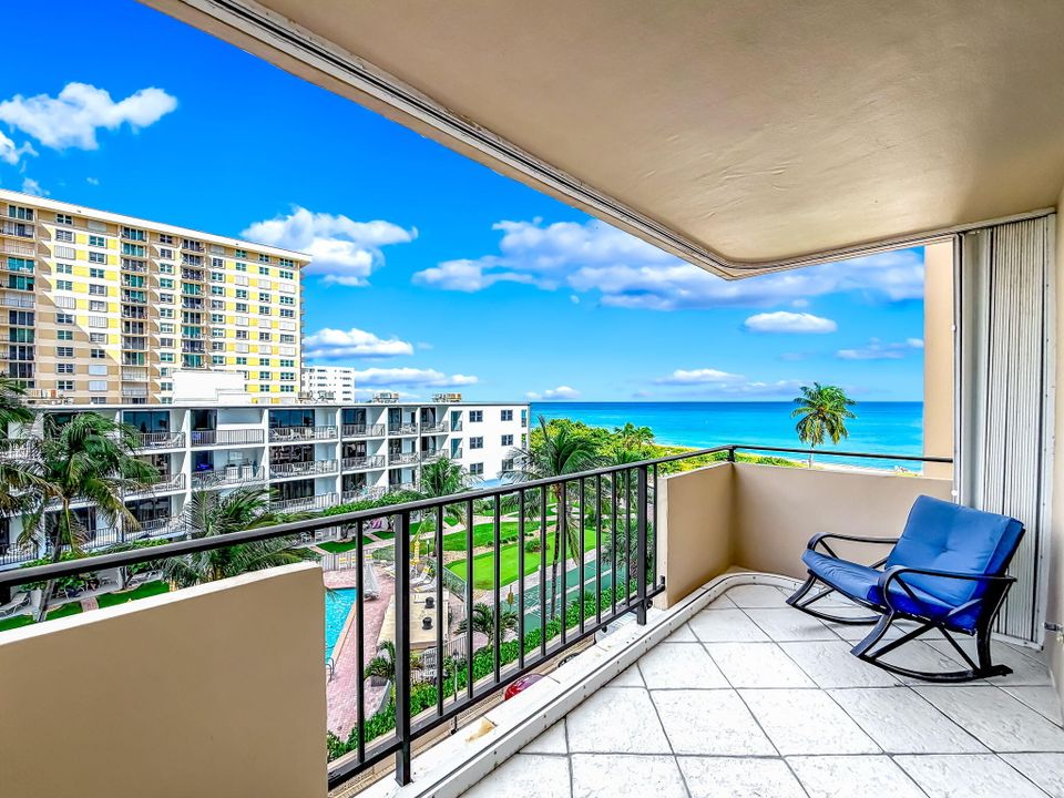 For Sale: $699,000 (2 beds, 2 baths, 1270 Square Feet)