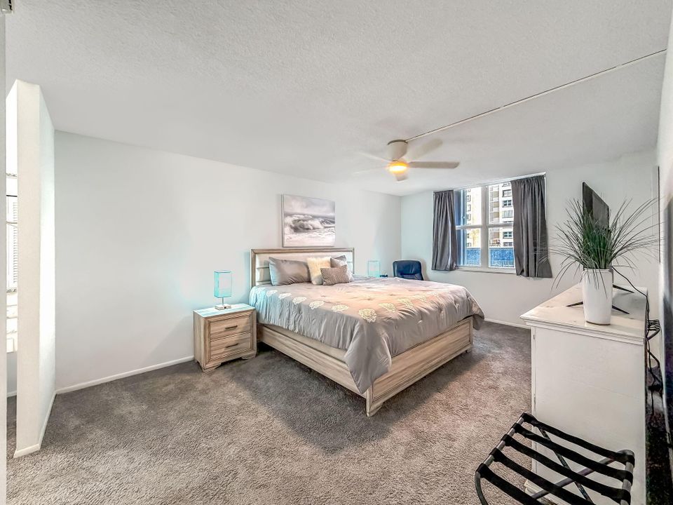 For Sale: $699,000 (2 beds, 2 baths, 1270 Square Feet)