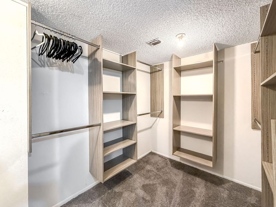 For Sale: $699,000 (2 beds, 2 baths, 1270 Square Feet)