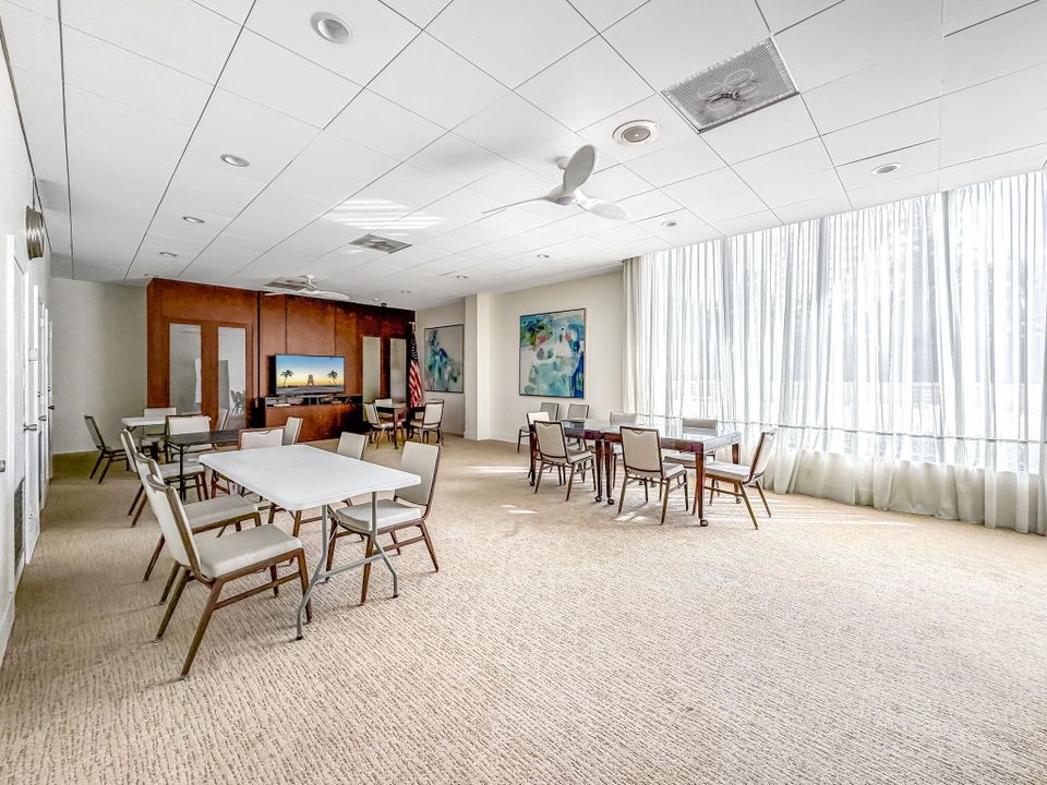 For Sale: $699,000 (2 beds, 2 baths, 1270 Square Feet)