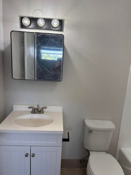 Active With Contract: $1,500 (1 beds, 1 baths, 596 Square Feet)