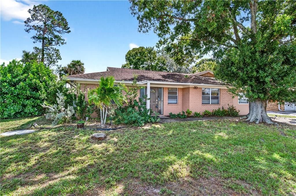 For Sale: $325,000 (3 beds, 2 baths, 1550 Square Feet)