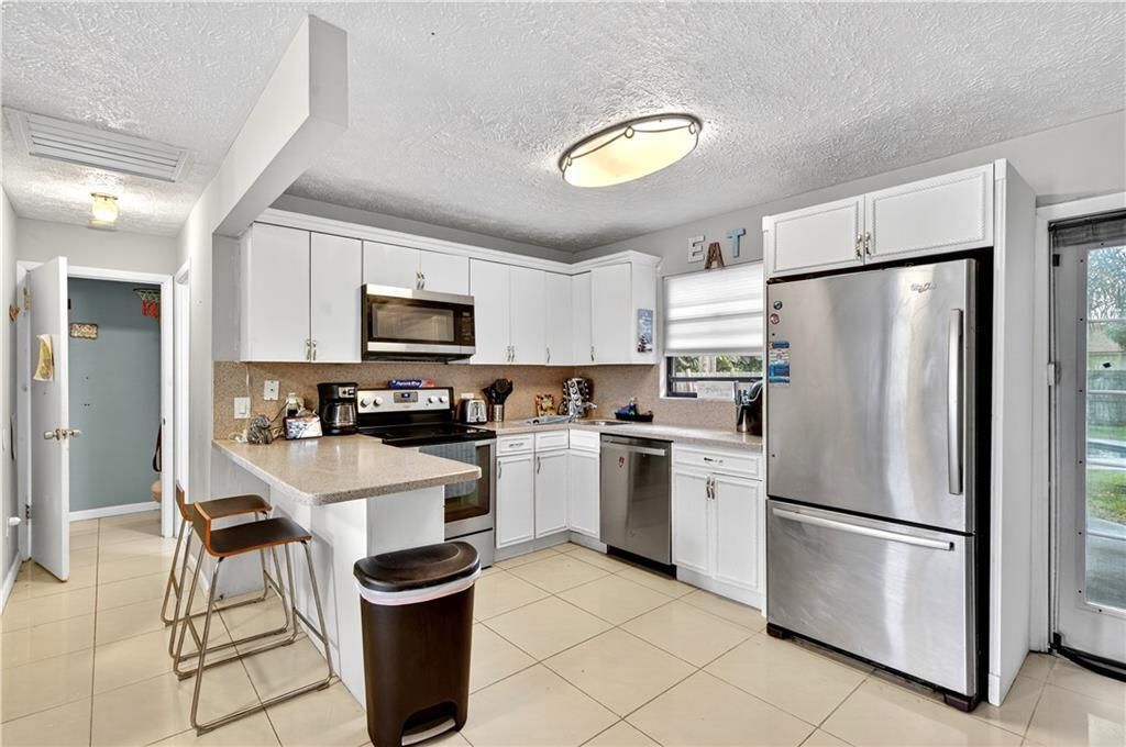 For Sale: $325,000 (3 beds, 2 baths, 1550 Square Feet)