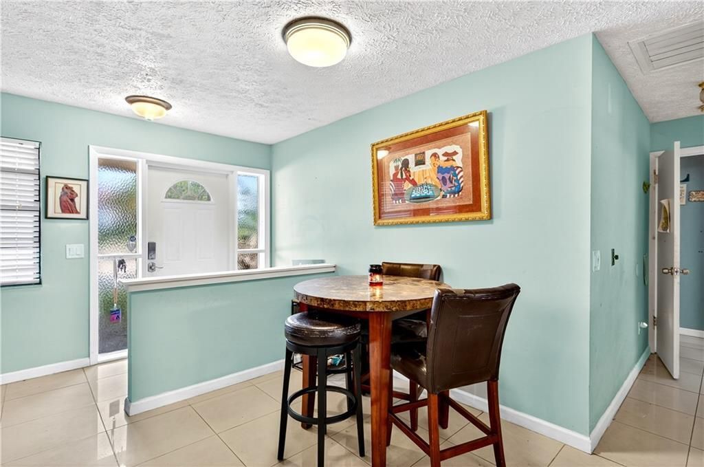 For Sale: $325,000 (3 beds, 2 baths, 1550 Square Feet)