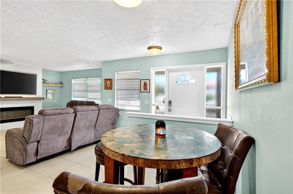 For Sale: $325,000 (3 beds, 2 baths, 1550 Square Feet)