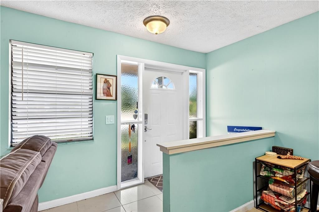 For Sale: $325,000 (3 beds, 2 baths, 1550 Square Feet)