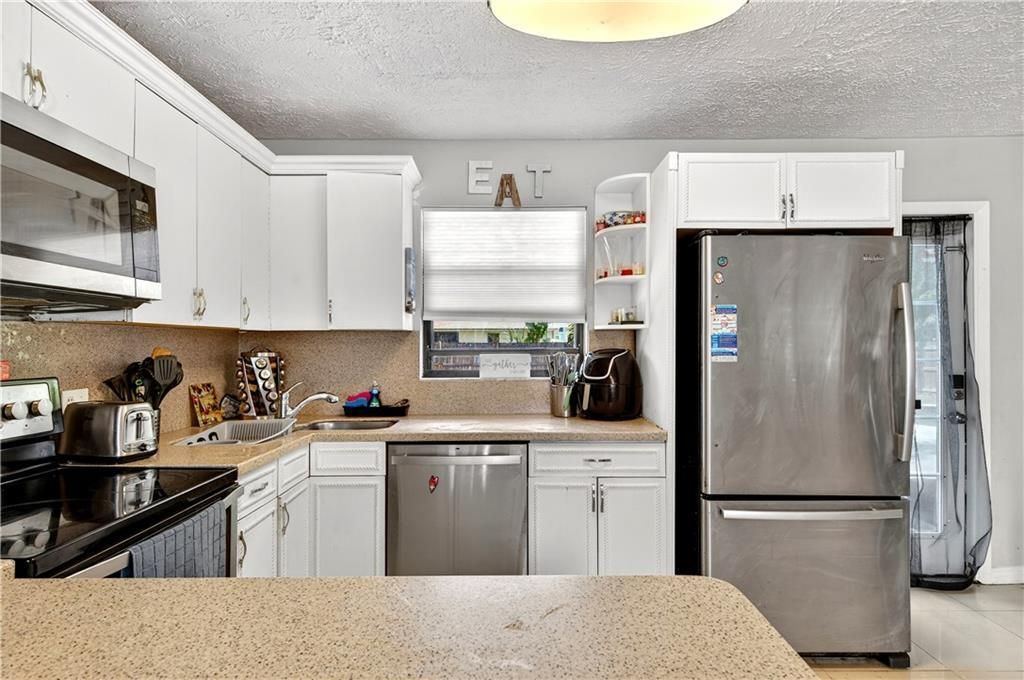 For Sale: $325,000 (3 beds, 2 baths, 1550 Square Feet)