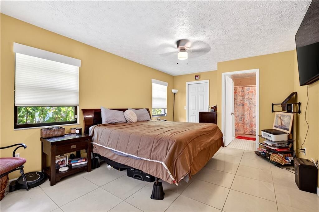 For Sale: $325,000 (3 beds, 2 baths, 1550 Square Feet)