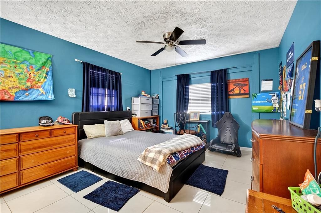 For Sale: $325,000 (3 beds, 2 baths, 1550 Square Feet)