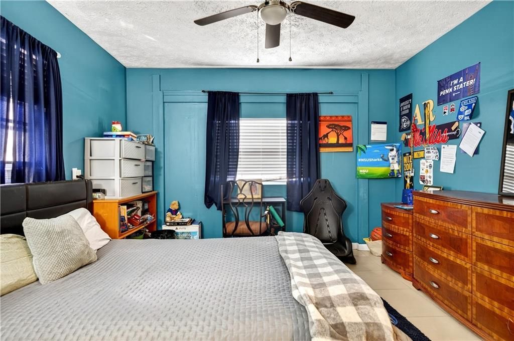 For Sale: $325,000 (3 beds, 2 baths, 1550 Square Feet)