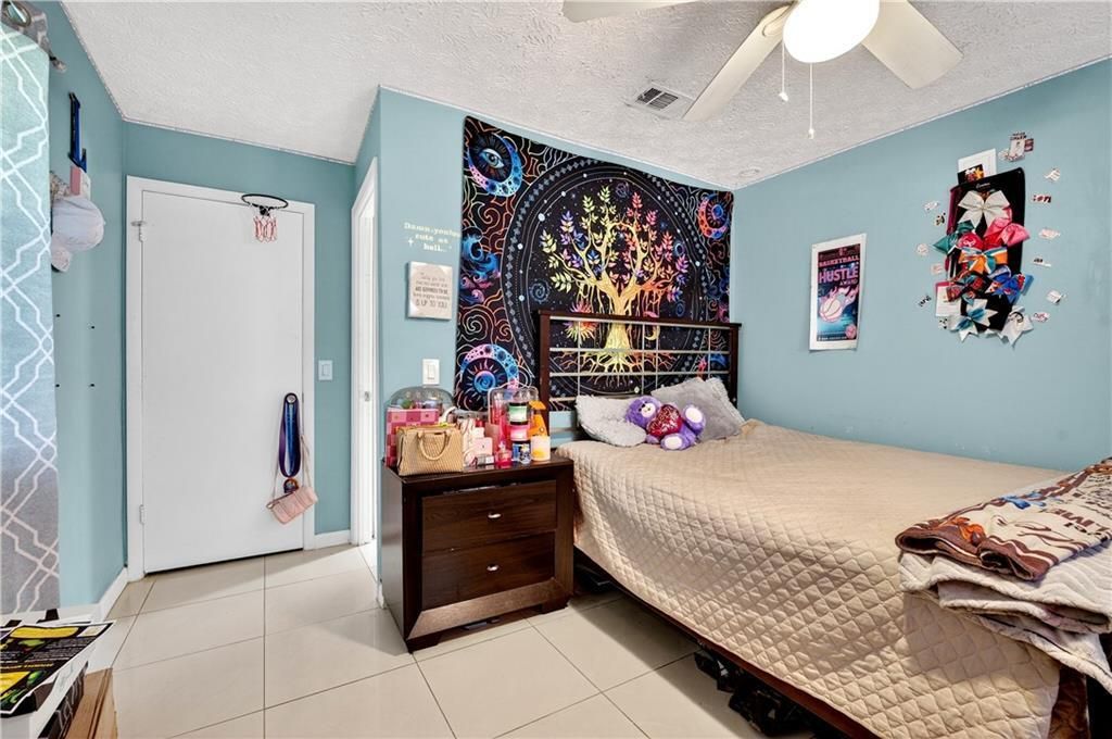 For Sale: $325,000 (3 beds, 2 baths, 1550 Square Feet)