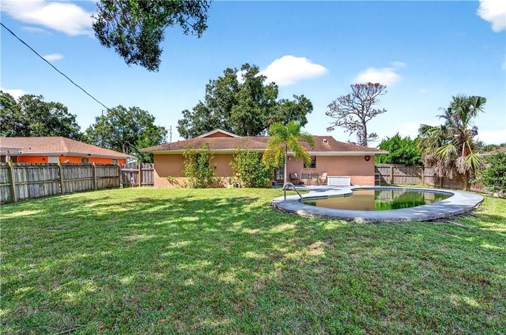 For Sale: $325,000 (3 beds, 2 baths, 1550 Square Feet)