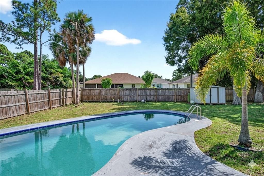 For Sale: $325,000 (3 beds, 2 baths, 1550 Square Feet)