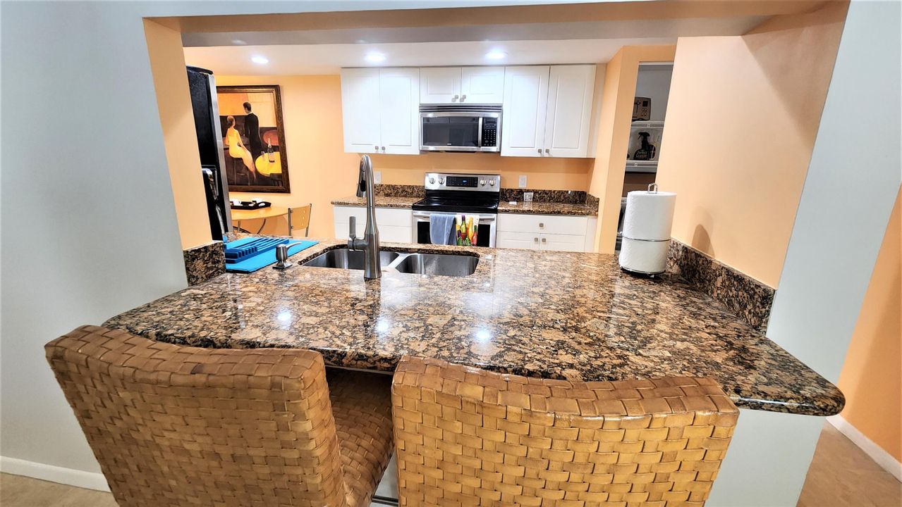 Под контрактом: $5,000 (2 спален, 2 ванн, 1160 Квадратных фут)