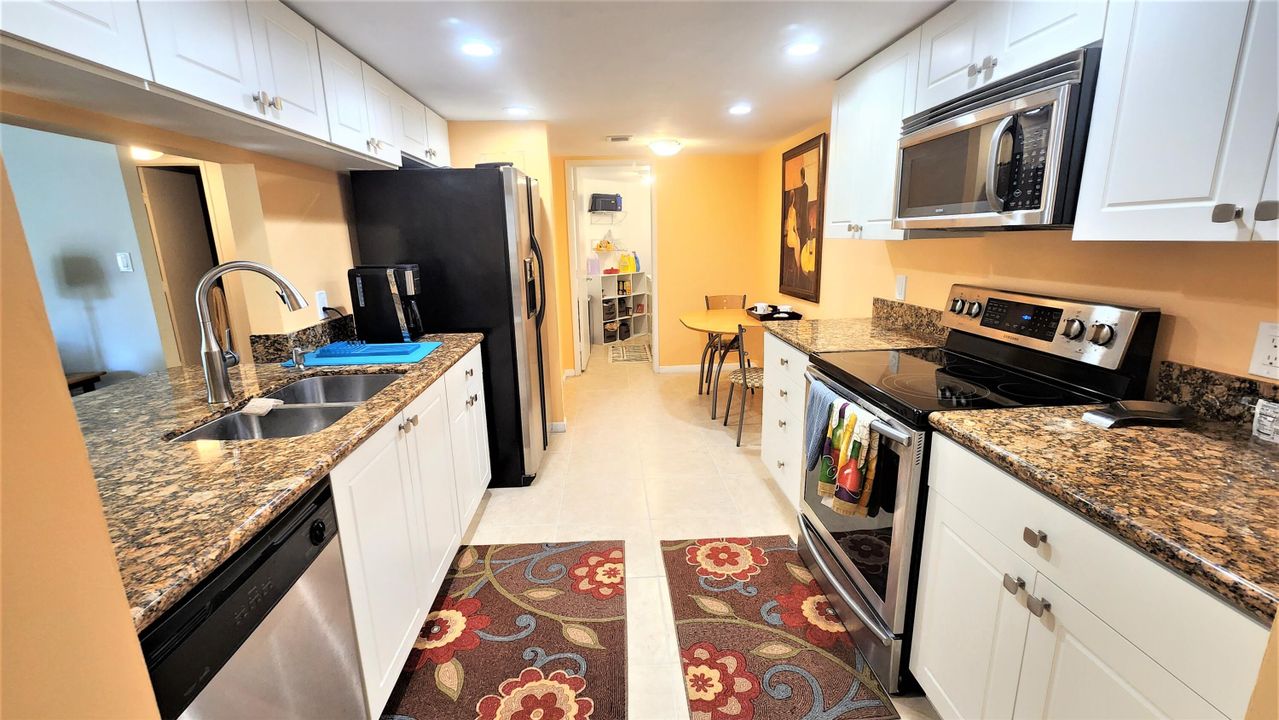 Под контрактом: $5,000 (2 спален, 2 ванн, 1160 Квадратных фут)