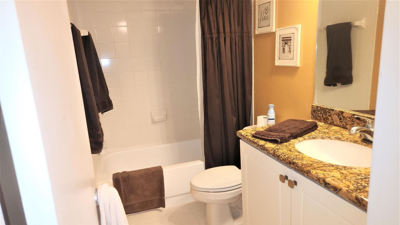 Под контрактом: $5,000 (2 спален, 2 ванн, 1160 Квадратных фут)