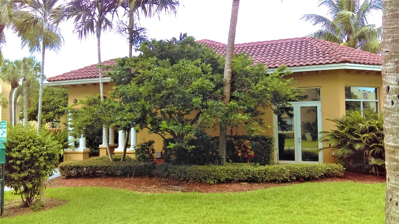 Под контрактом: $5,000 (2 спален, 2 ванн, 1160 Квадратных фут)