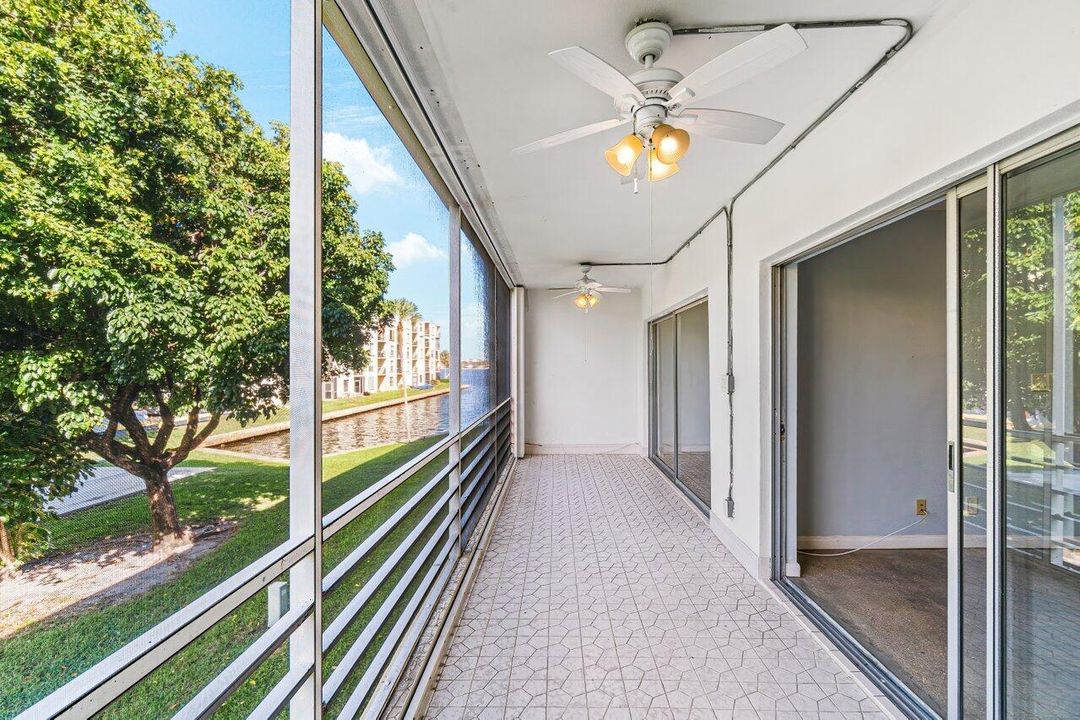 合同活跃: $145,000 (1 贝兹, 1 浴室, 905 平方英尺)