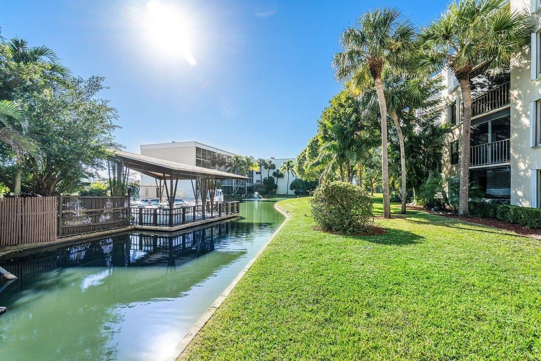 合同活跃: $145,000 (1 贝兹, 1 浴室, 905 平方英尺)