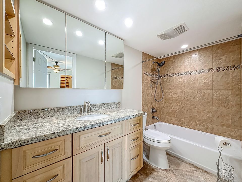 Active With Contract: $264,900 (2 beds, 2 baths, 1000 Square Feet)