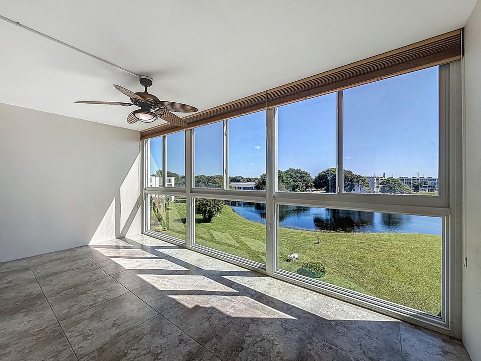 Active With Contract: $264,900 (2 beds, 2 baths, 1000 Square Feet)