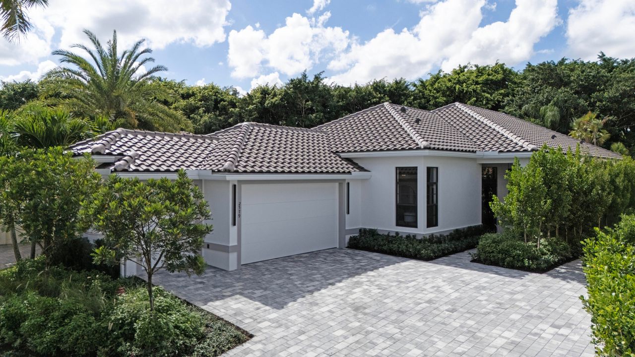 For Sale: $2,895,000 (3 beds, 3 baths, 2356 Square Feet)