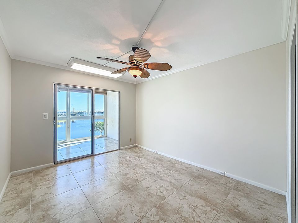 Active With Contract: $264,900 (2 beds, 2 baths, 1000 Square Feet)