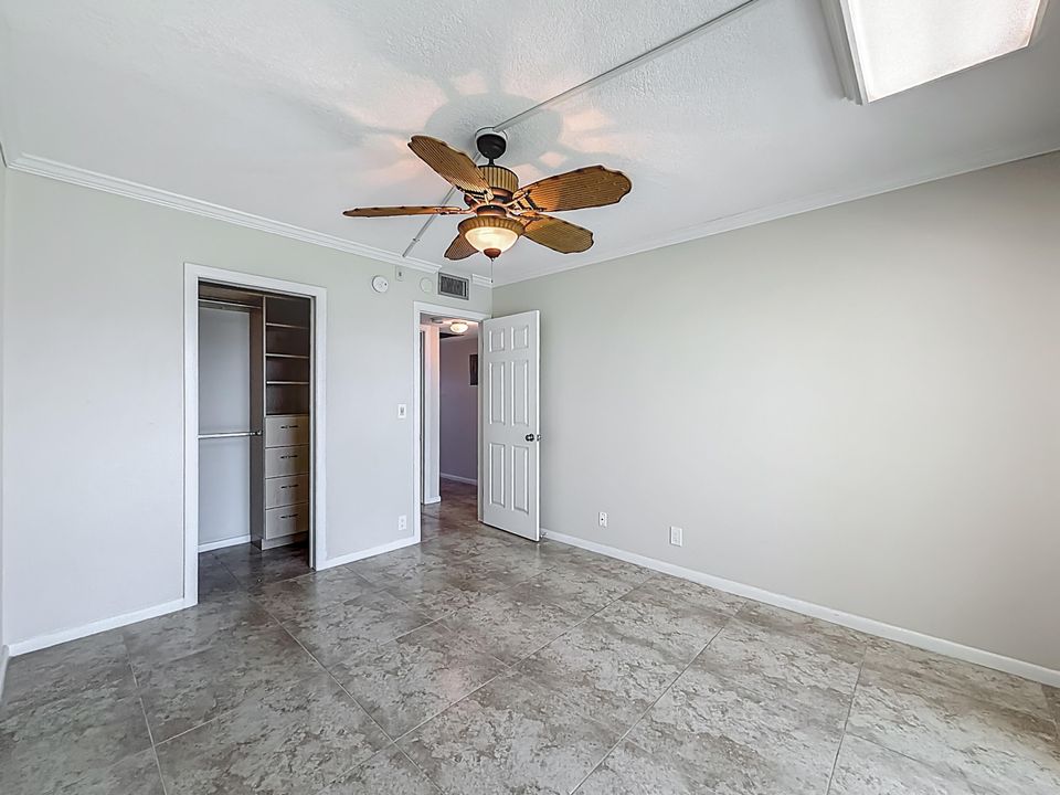 Active With Contract: $264,900 (2 beds, 2 baths, 1000 Square Feet)