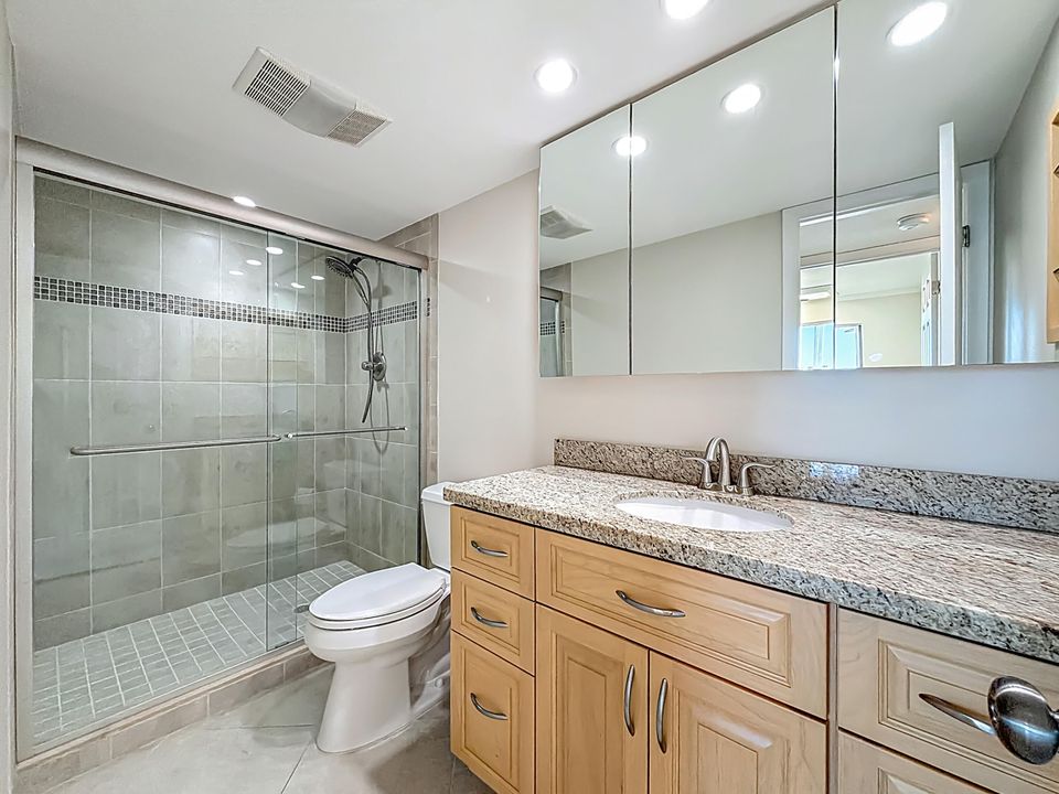 Active With Contract: $264,900 (2 beds, 2 baths, 1000 Square Feet)