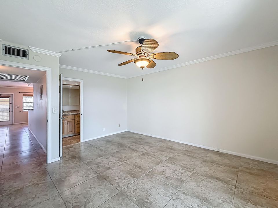 Active With Contract: $264,900 (2 beds, 2 baths, 1000 Square Feet)